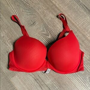 Victoria's Secret Bold Red Tee Shirt Push Up Full Coverage Bra